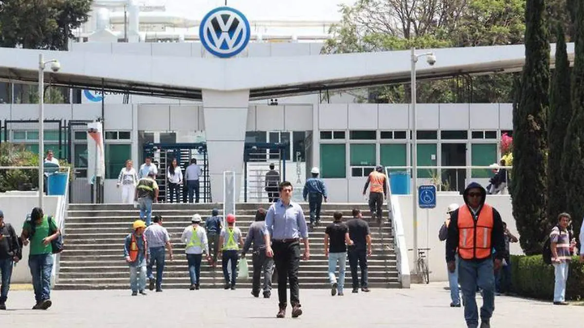 La empresa Volkswagen de México, con sede en el estado de Puebla, reconoce que la reducción de su plantilla laboral